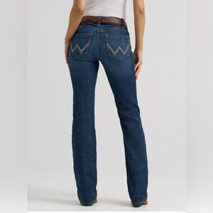NWT Wrangler Women’s 33/15 X 36 Ultimate Riding Blue Jeans Mid‎ Rise Bootcut
